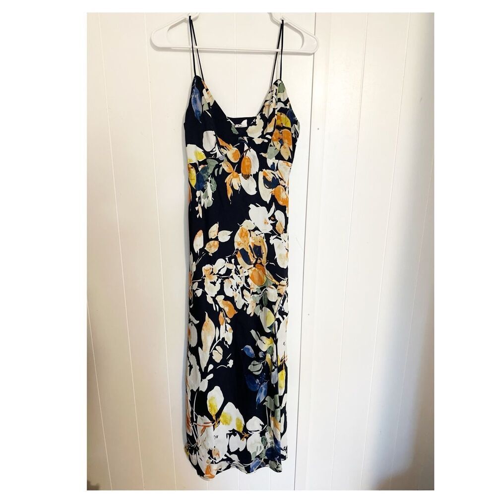 Showpo jarrah v-neck midi slip dress navy floral size 10 - Picture 3 of 5